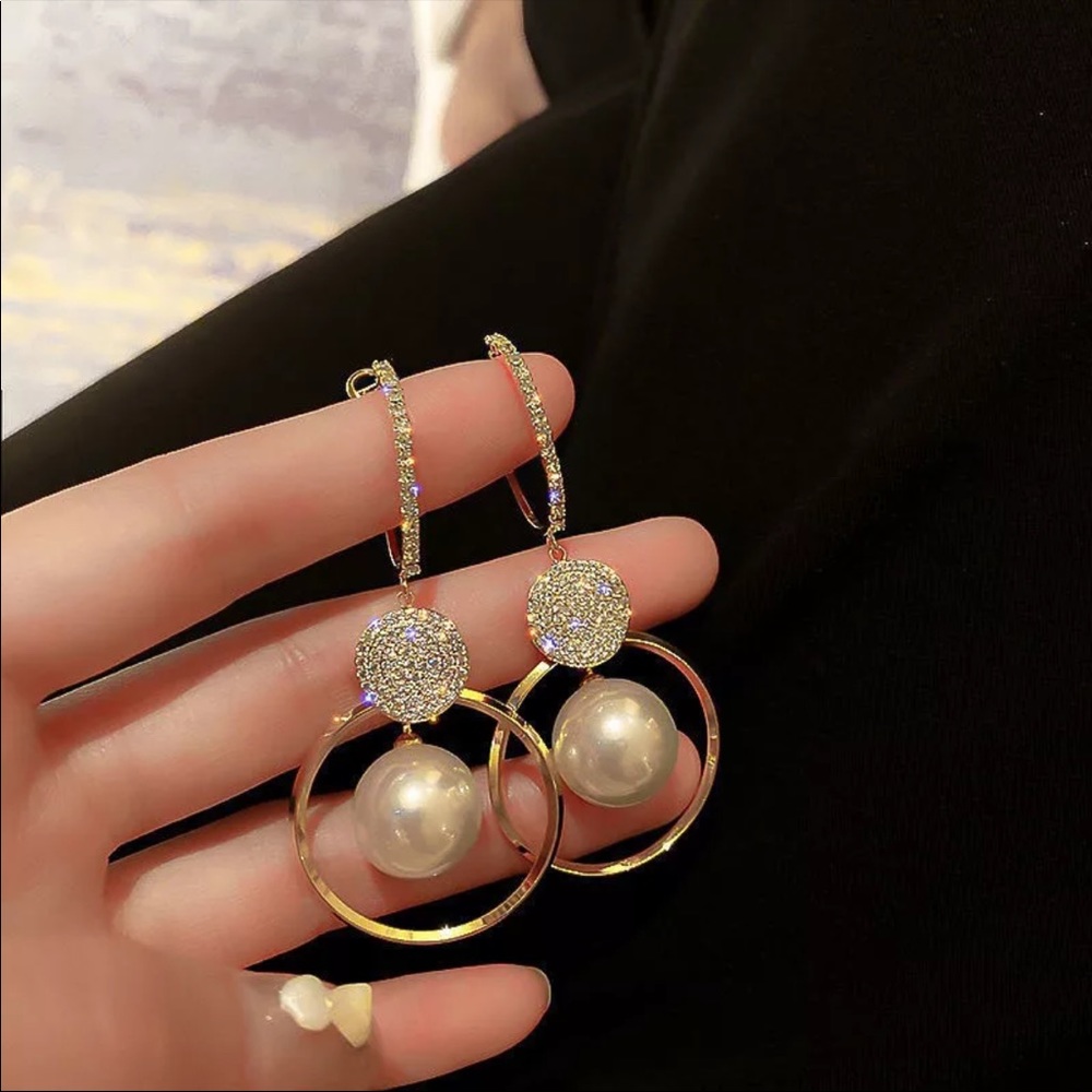 New White Pearl Drop Earrings - Picture 5 of 7